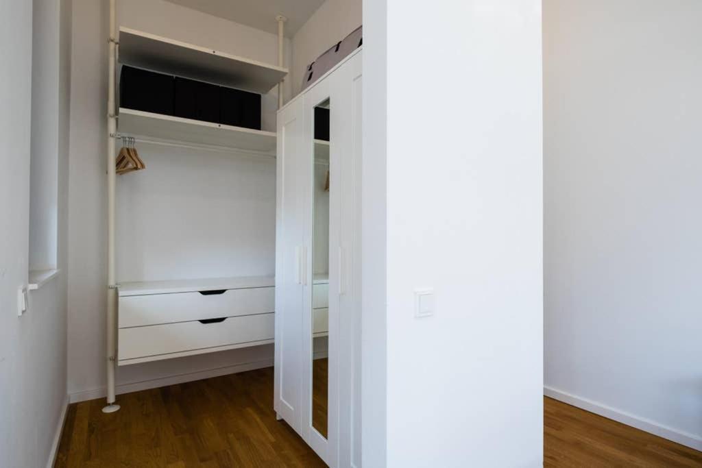 2 Bedroom Mauerpark-Apartment, Berlin Mitte View Calendar Dış mekan fotoğraf