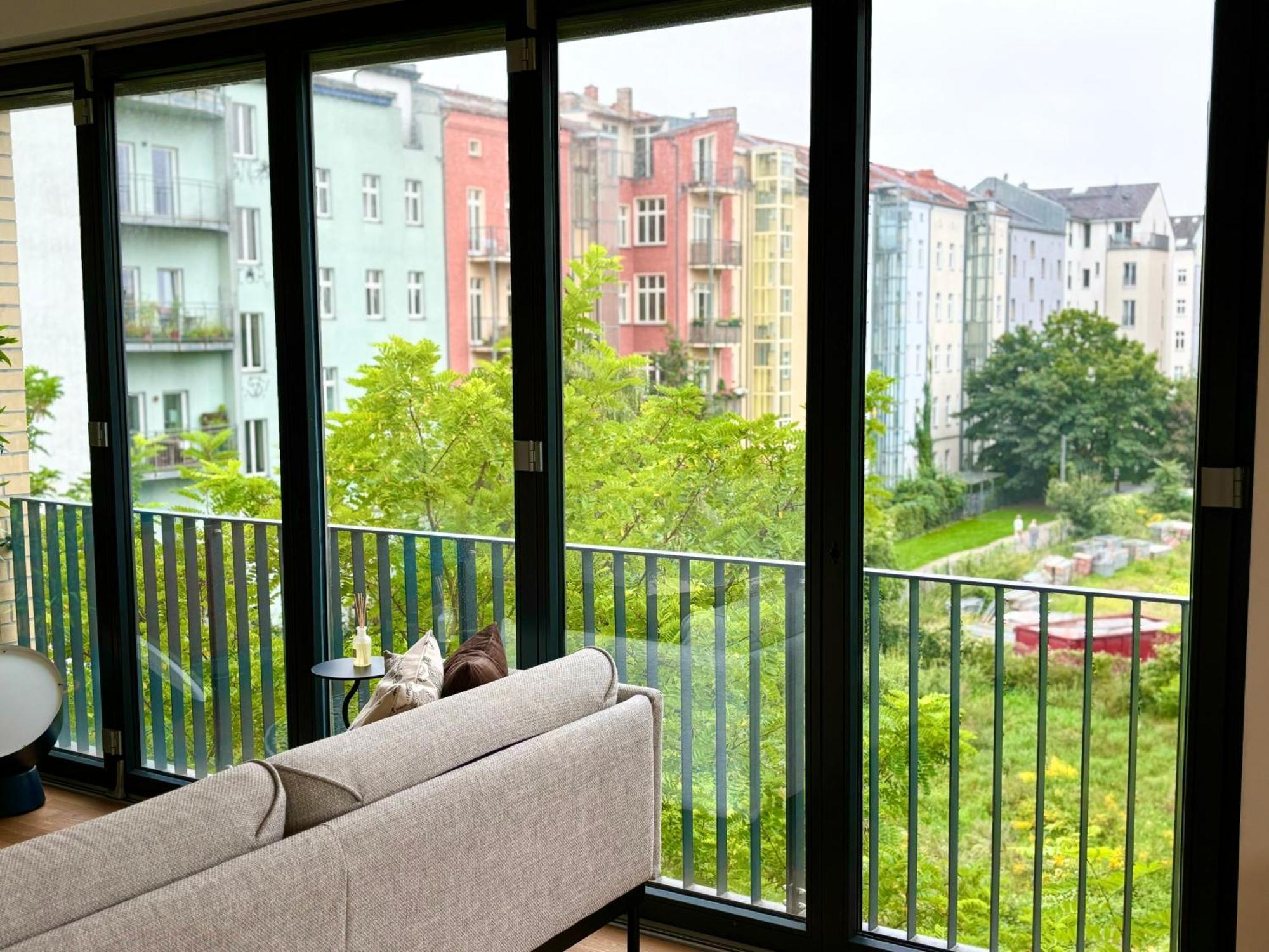 2 Bedroom Mauerpark-Apartment, Berlin Mitte View Calendar Dış mekan fotoğraf