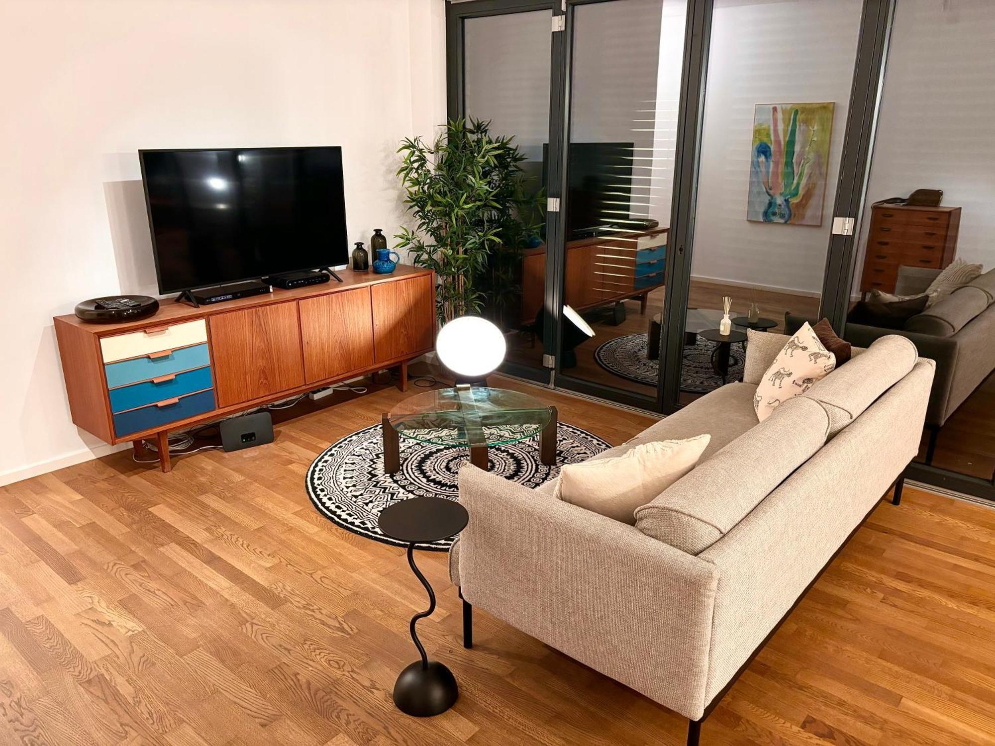 2 Bedroom Mauerpark-Apartment, Berlin Mitte View Calendar Dış mekan fotoğraf