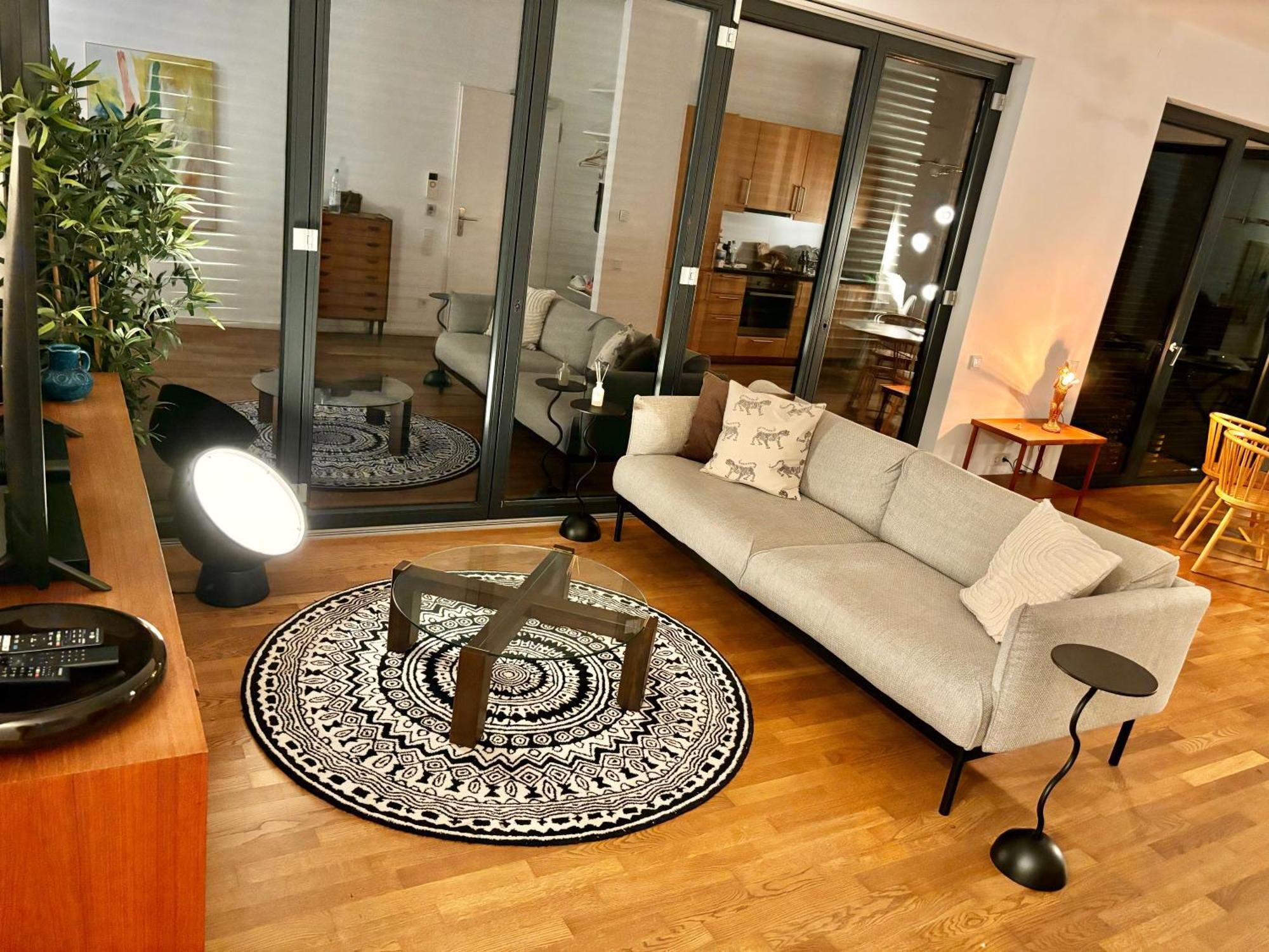 2 Bedroom Mauerpark-Apartment, Berlin Mitte View Calendar Dış mekan fotoğraf